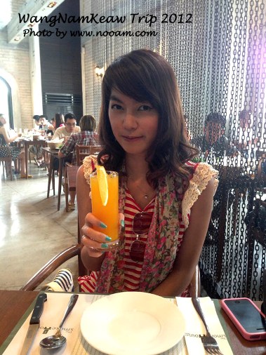 รีวิวบรรยากาศ The Smoke House เขาใหญ่ พาไปชิมอาหารที่บ้านรมควัน นครราชสีมา